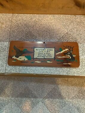 Wooden 'Hunter's Code' Wall Plaque in Brown and Green